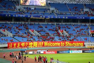 笑掉大牙！中国足球名场面：张卫搬腿！
